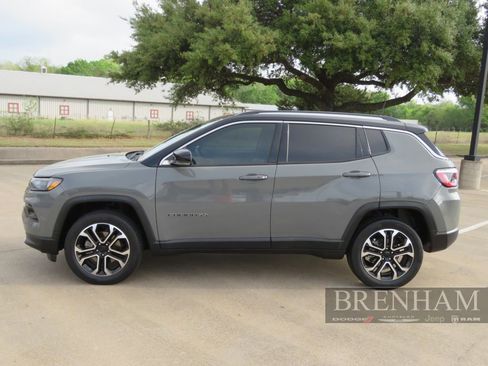 Used 2022 Jeep Compass Limited AWD/4WD image 2