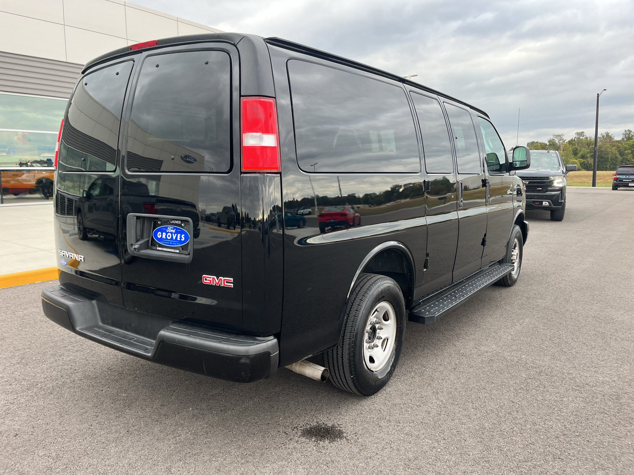 Used 2022 GMC Savana 2500 LS RWD image 5