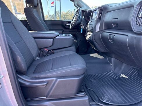 Used 2022 Chevrolet Silverado 2500 Custom w/ Custom Value Package image 9