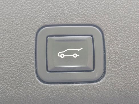 Used 2022 Cadillac Escalade ESV Premium Luxury AWD/4WD image 17