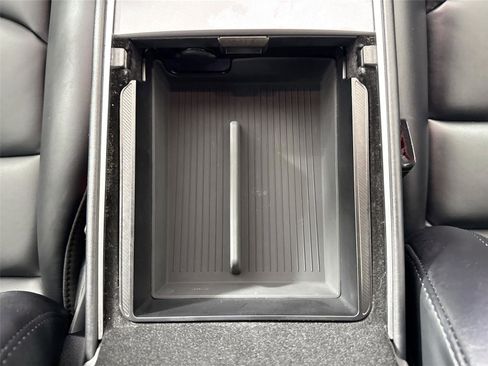 Used 2021 Tesla Model Y Long Range image 30