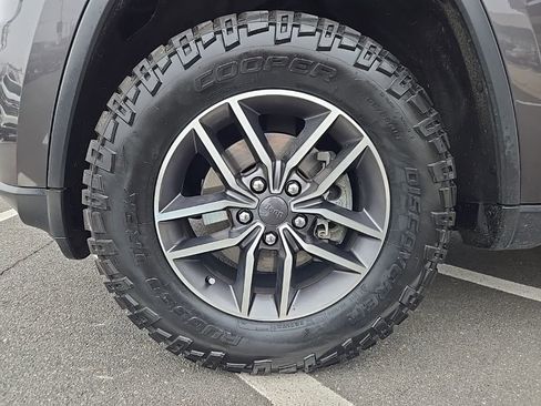 Used 2020 Jeep Grand Cherokee Limited image 11