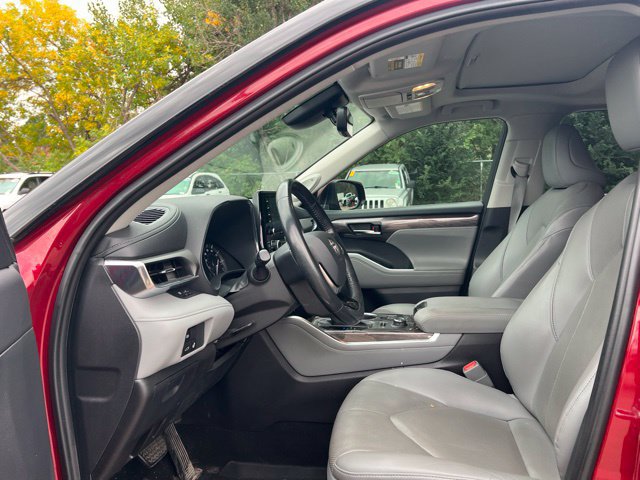 Used 2021 Toyota Highlander Limited AWD/4WD image 28