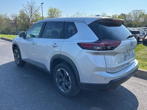 Used 2025 Nissan Rogue SV image 4