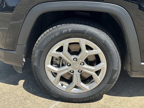 Used 2024 Jeep Compass Latitude AWD/4WD image 5