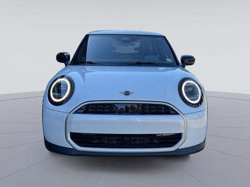 Used 2025 MINI Cooper 2-Door Hardtop image 8