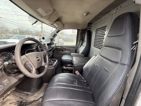 Used 2017 GMC Savana 2500 image 12