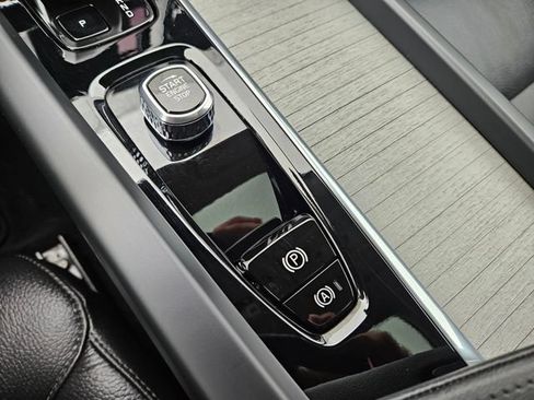 Certified 2025 Volvo XC60 B5 Plus AWD/4WD image 28