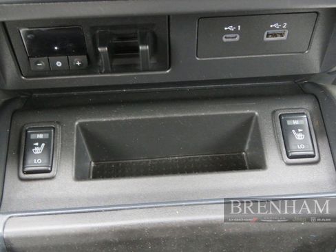 Used 2023 Nissan Titan SV w/ SV Convenience Package image 24