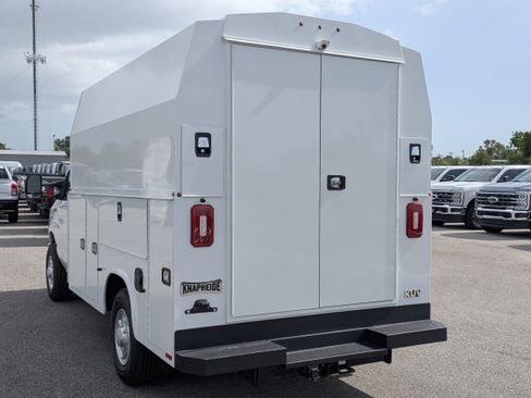 New 2026 Ford E-350 and Econoline 350 Super Duty w/ Power Equipment Group RWD image 7