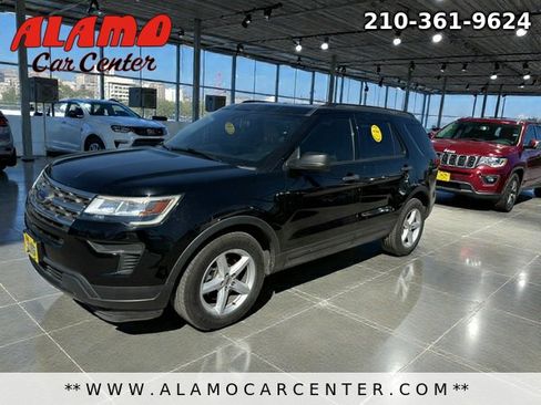 Used 2018 Ford Explorer XLT image 2