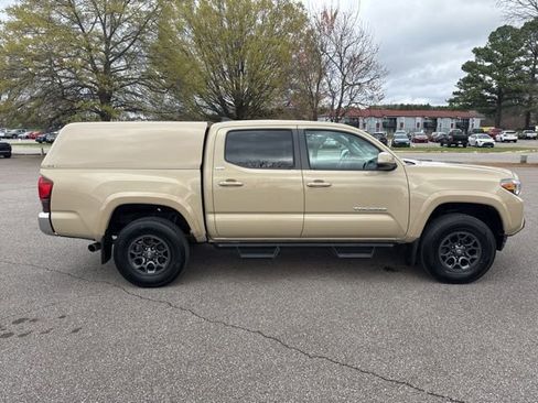 Used 2018 Toyota Tacoma SR5 image 6