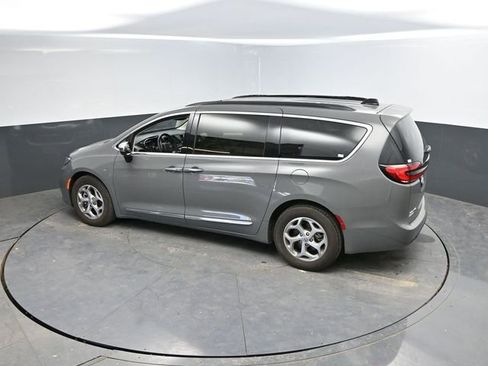 Used 2023 Chrysler Pacifica Limited image 30