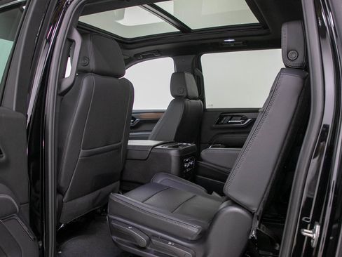 Used 2025 GMC Yukon XL Denali w/ Sun & Power Step Package AWD/4WD image 19
