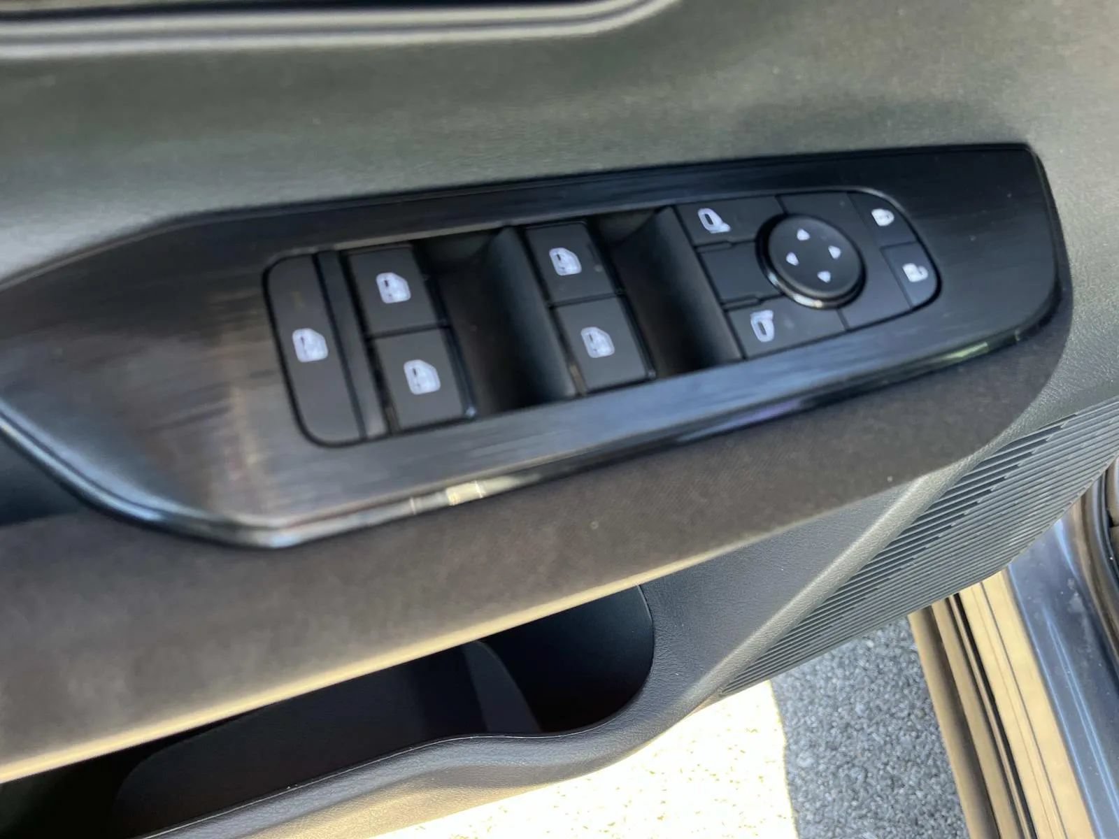 Used 2025 Nissan Kicks S AWD/4WD image 26