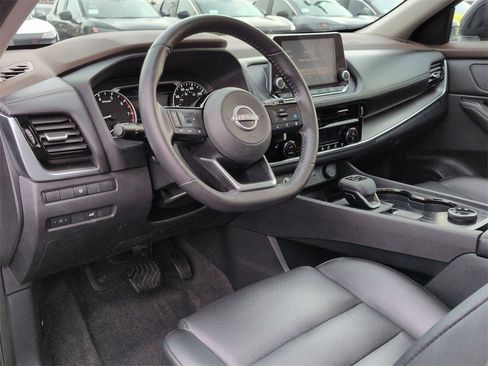 Used 2023 Nissan Rogue SV w/ SV Premium Package image 9