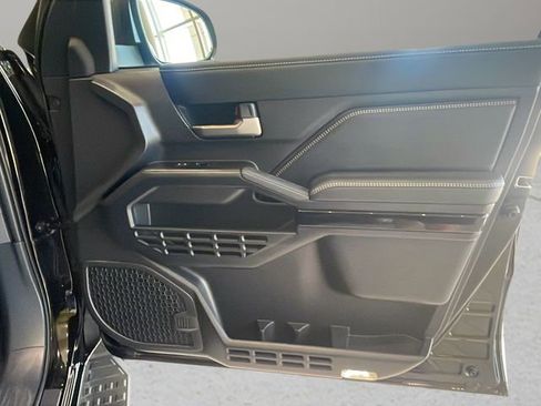 Used 2025 Toyota 4Runner Limited image 9