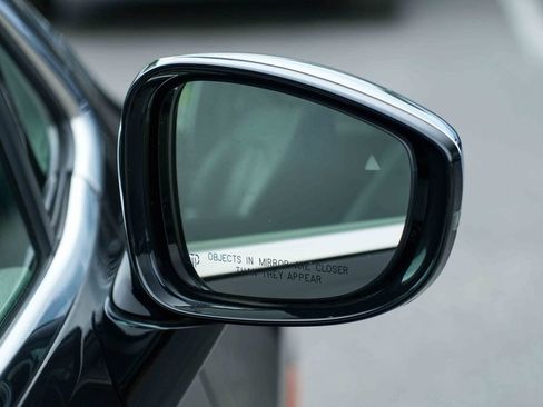 Used 2023 Chrysler Pacifica Limited AWD/4WD image 14