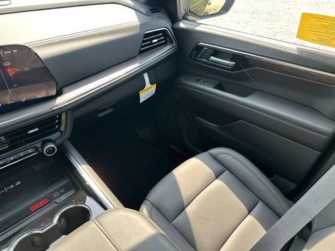Certified 2026 Chevrolet Suburban Z71 w/ Comfort Package AWD/4WD image 24