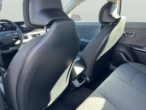 New 2025 Kia K4 LXS FWD image 18