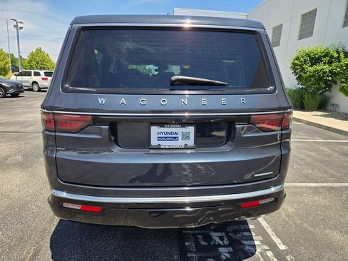Used 2024 Jeep Wagoneer L Series III w/ Premium Group I AWD/4WD image 7