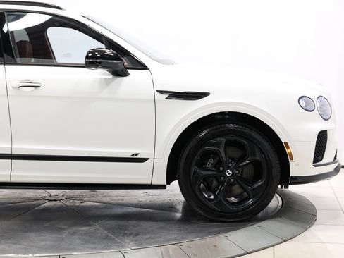 Used 2022 Bentley Bentayga AWD/4WD image 81
