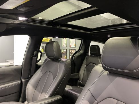 New 2026 Chrysler Pacifica Select image 31