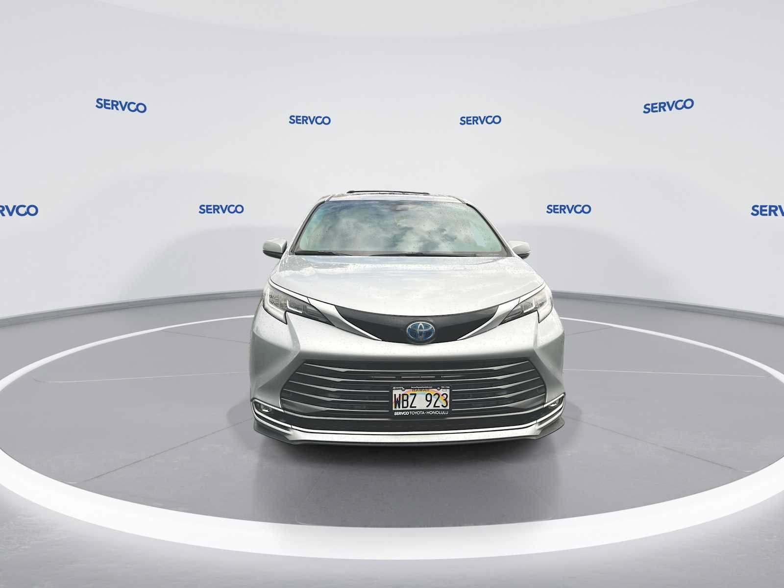 Used 2021 Toyota Sienna Limited FWD image 3