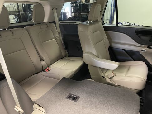Used 2023 Lincoln Aviator AWD w/ Premium Package image 26