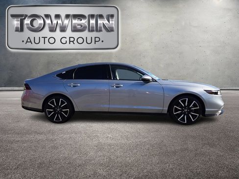 Used 2023 Honda Accord Touring image 3