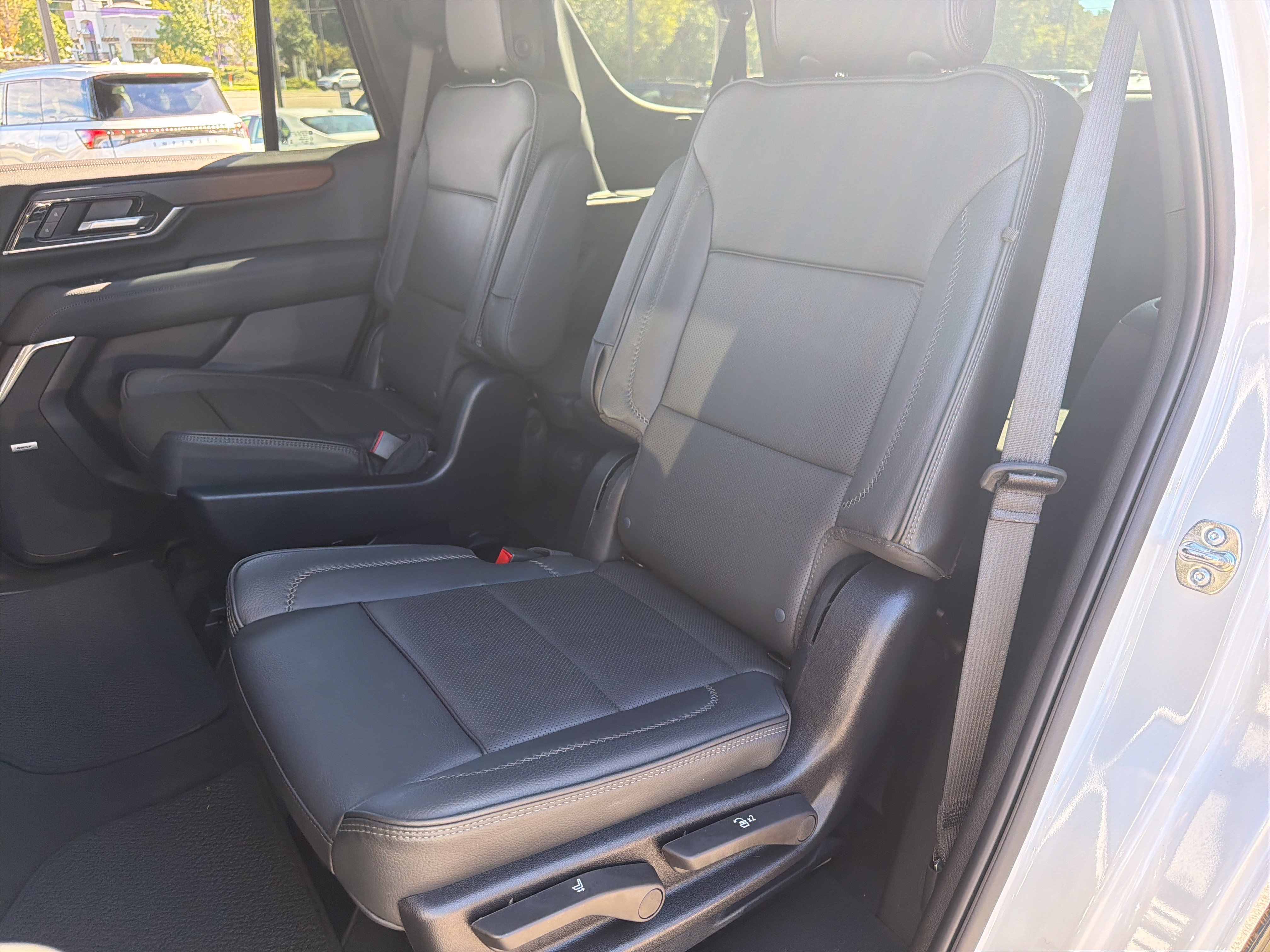 Used 2025 GMC Yukon Denali w/ Sun & Power Step Package AWD/4WD image 31