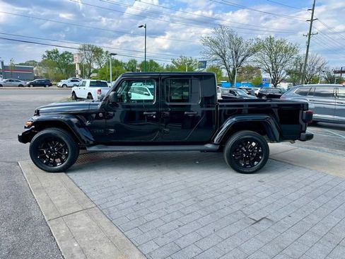 Used 2023 Jeep Gladiator Overland AWD/4WD image 4