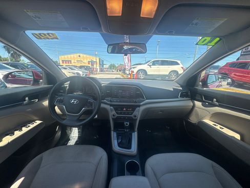 Used 2018 Hyundai Elantra SE FWD image 14