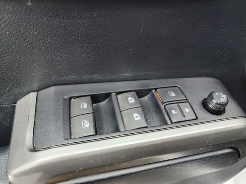 Used 2019 Toyota Tacoma Limited image 38