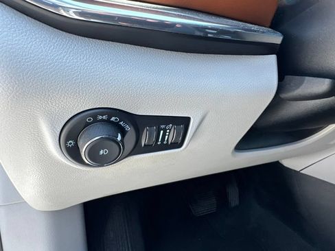 Used 2023 Jeep Compass Limited w/ Elite Group AWD/4WD image 13