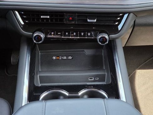Used 2025 Chevrolet Tahoe LT AWD/4WD image 17
