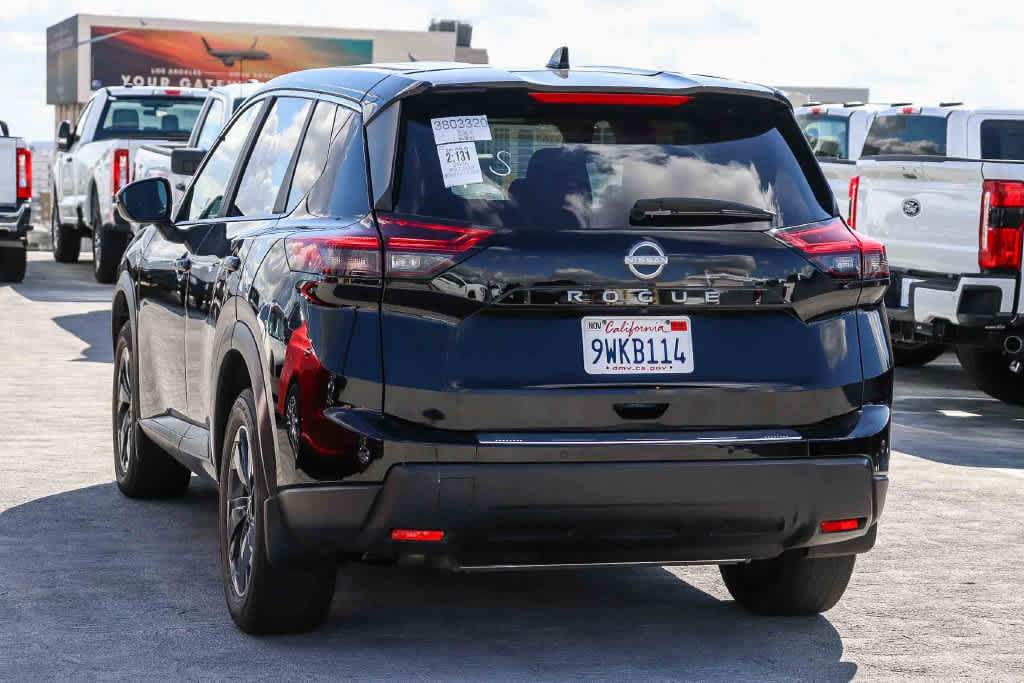 Used 2026 Nissan Rogue SV FWD image 6