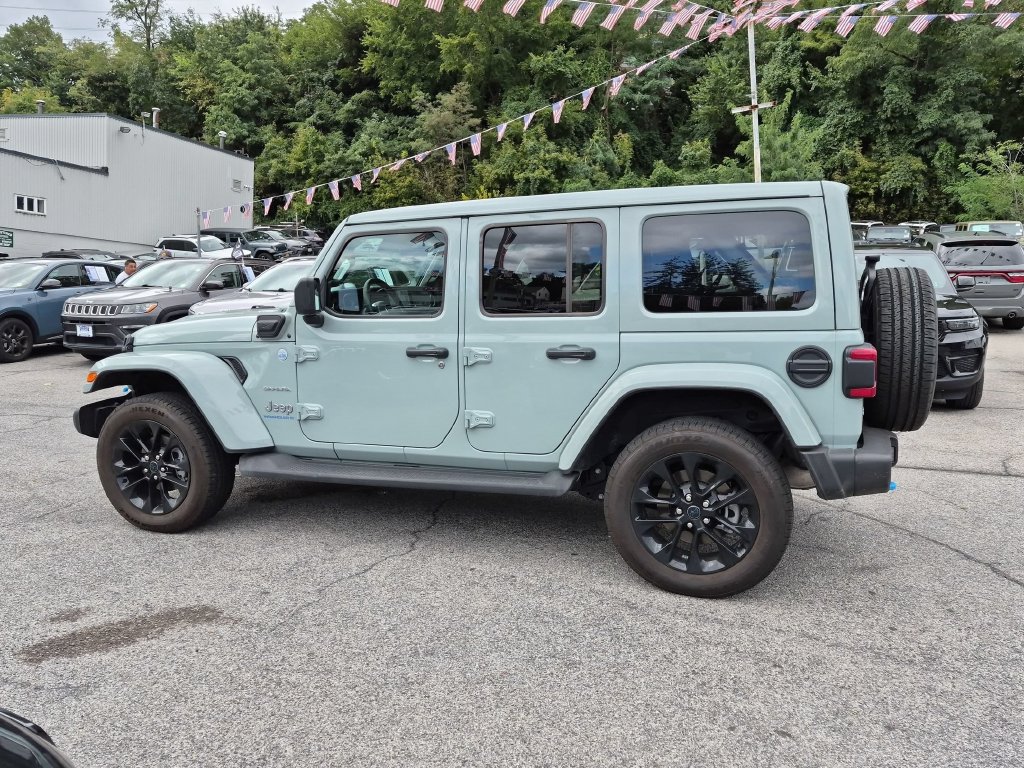 Used 2024 Jeep Wrangler Unlimited Sahara w/ Technology Group AWD/4WD image 10