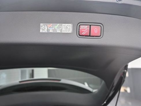 Used 2025 Mercedes-Benz GLC 300 image 25