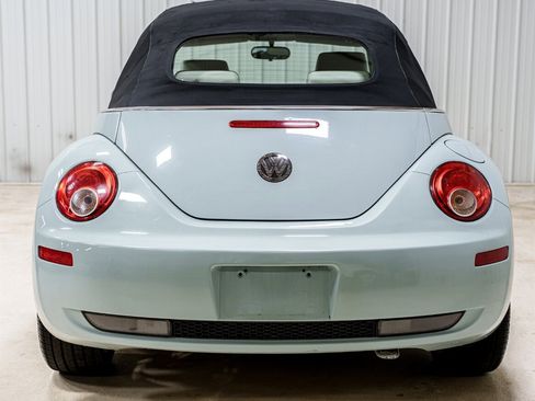 Used 2010 Volkswagen Beetle Convertible image 6