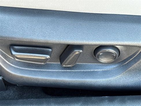 Used 2025 Toyota Camry SE image 19