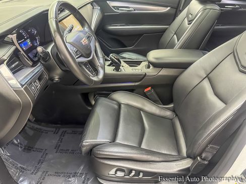 Used 2017 Cadillac XT5 Luxury w/ Driver Awareness Package AWD/4WD image 9