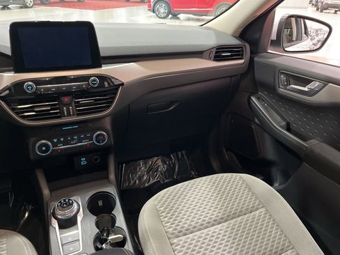 Used 2020 Ford Escape SE image 16