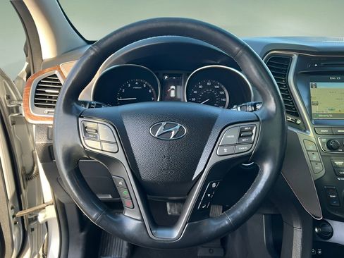 Used 2018 Hyundai Santa Fe SE Ultimate w/ SE Ultimate Tech Package 03 image 19