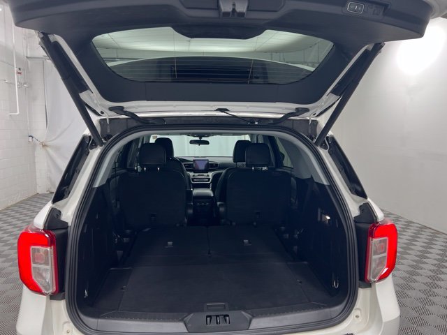 Used 2023 Ford Explorer XLT w/ Equipment Group 202A AWD/4WD image 8