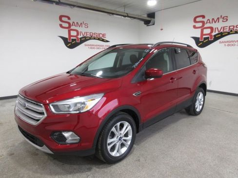 Used 2018 Ford Escape SE w/ SE Sync 3 Package image 1
