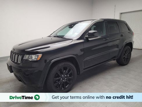 Used 2017 Jeep Grand Cherokee Altitude RWD image 1