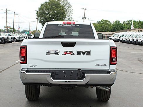 Used 2026 RAM 2500 Tradesman w/ Chrome Appearance Group AWD/4WD image 9