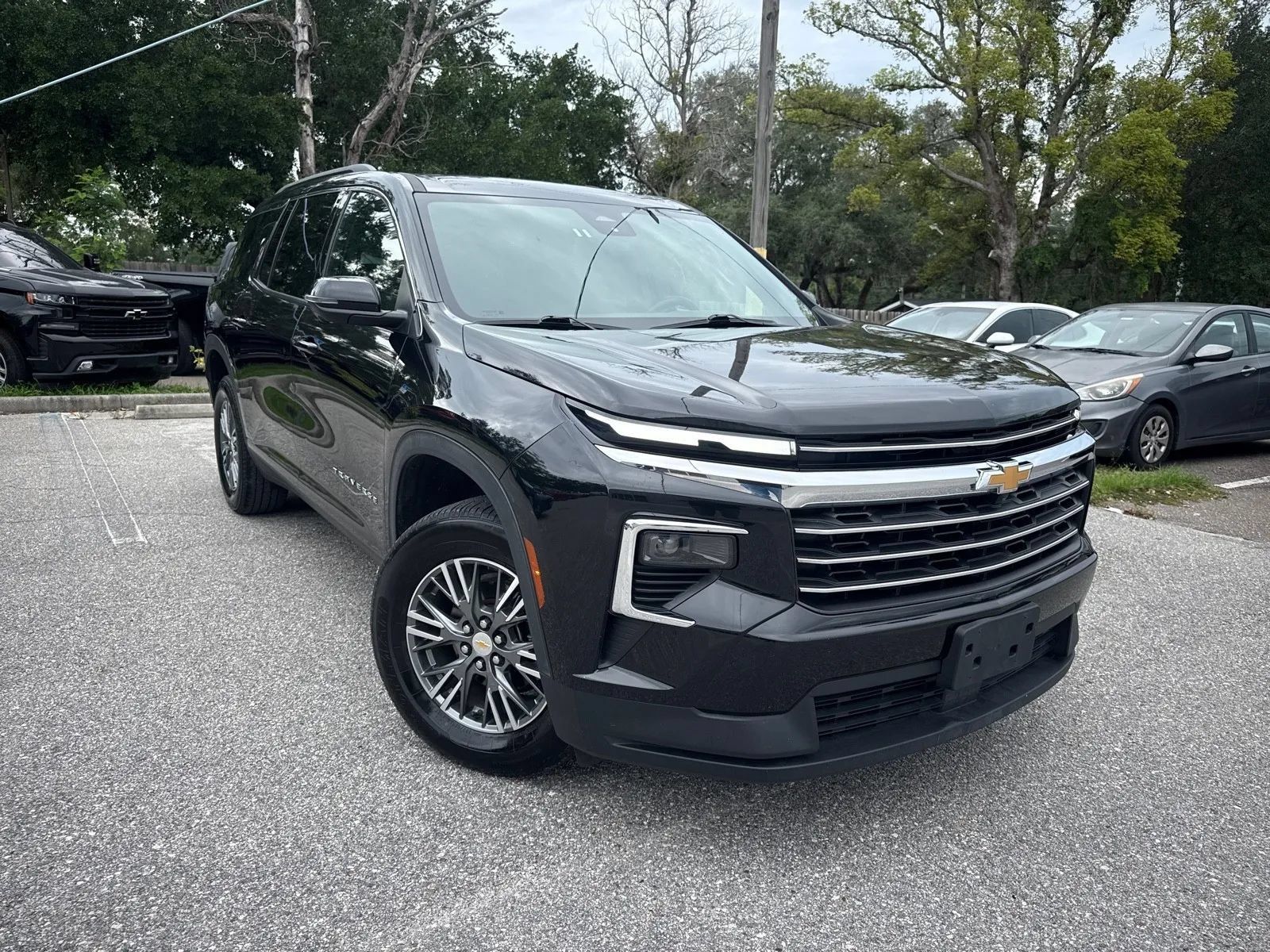 Used 2024 Chevrolet Traverse LT FWD image 4