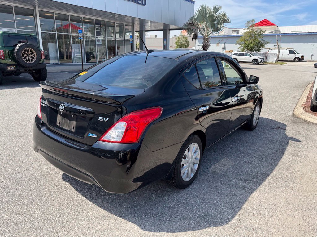 Used 2015 Nissan Versa SV w/ SV Tech Package FWD image 3